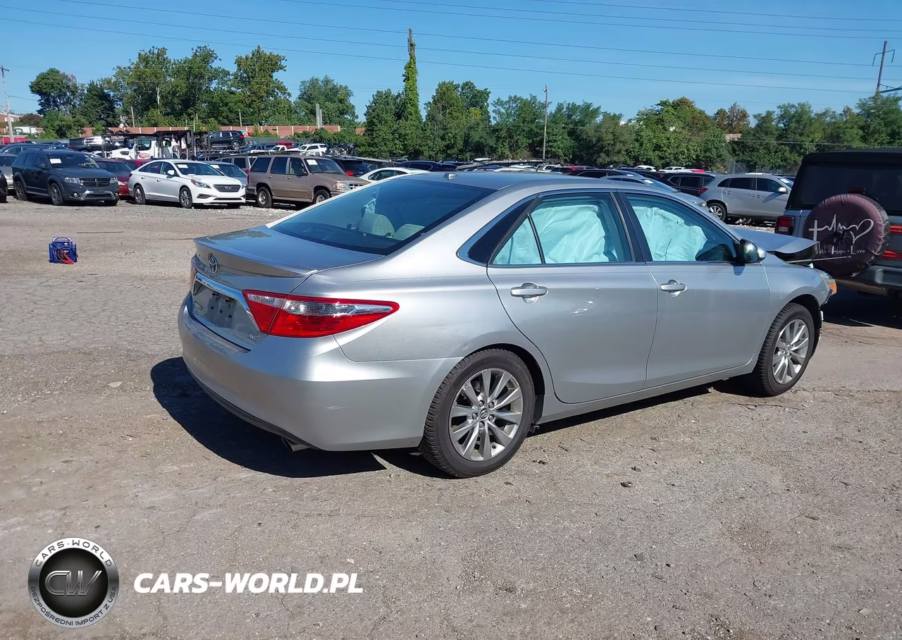 2015 Toyota Camry Xle VIN:4T1BF1FKXFU988648 - 4