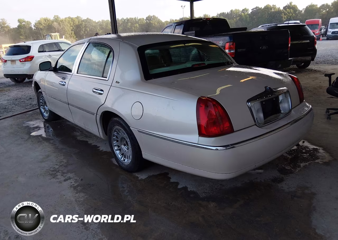 2001 Lincoln Town Car Cartier VIN:1LNHM83W01Y613952 - 3