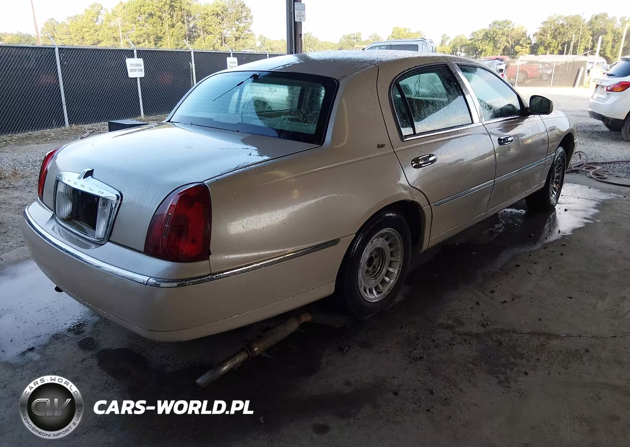 2001 Lincoln Town Car Cartier VIN:1LNHM83W01Y613952 - 4