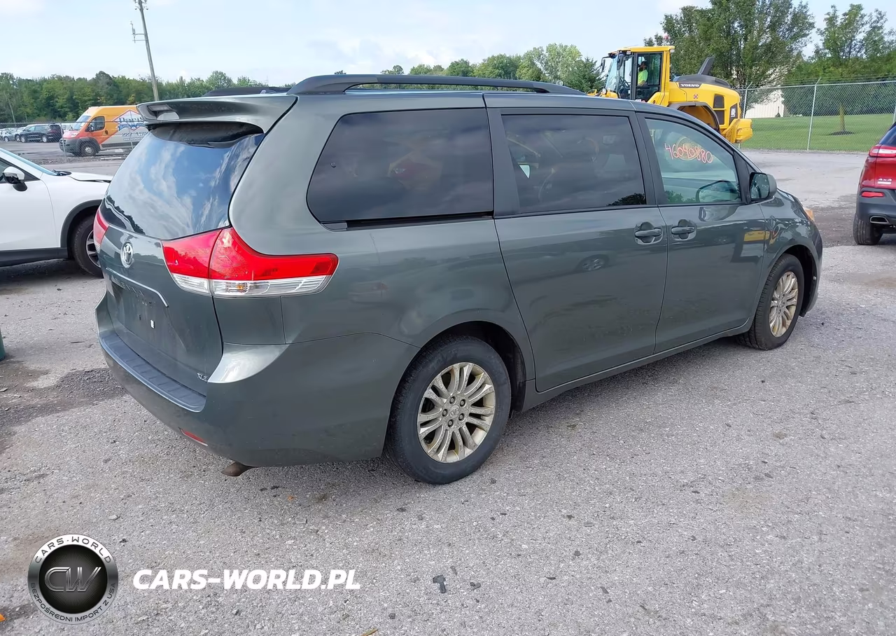 2011 Toyota Sienna Xle V6 VIN:5TDYK3DC8BS064452 - 4