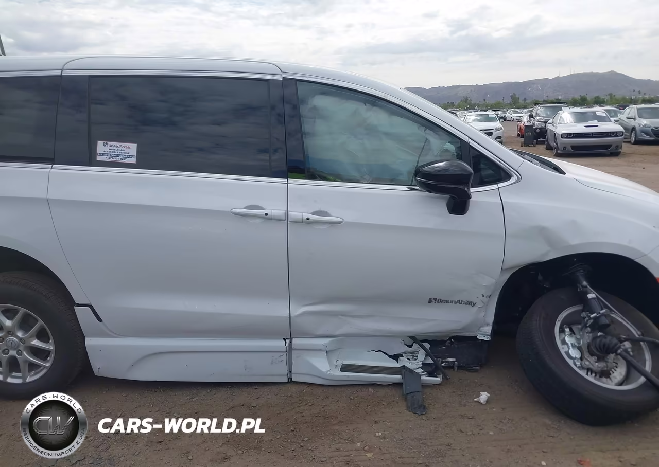 2025 Chrysler Pacifica Select VIN:2C4RC1BG0SR579742 - 12