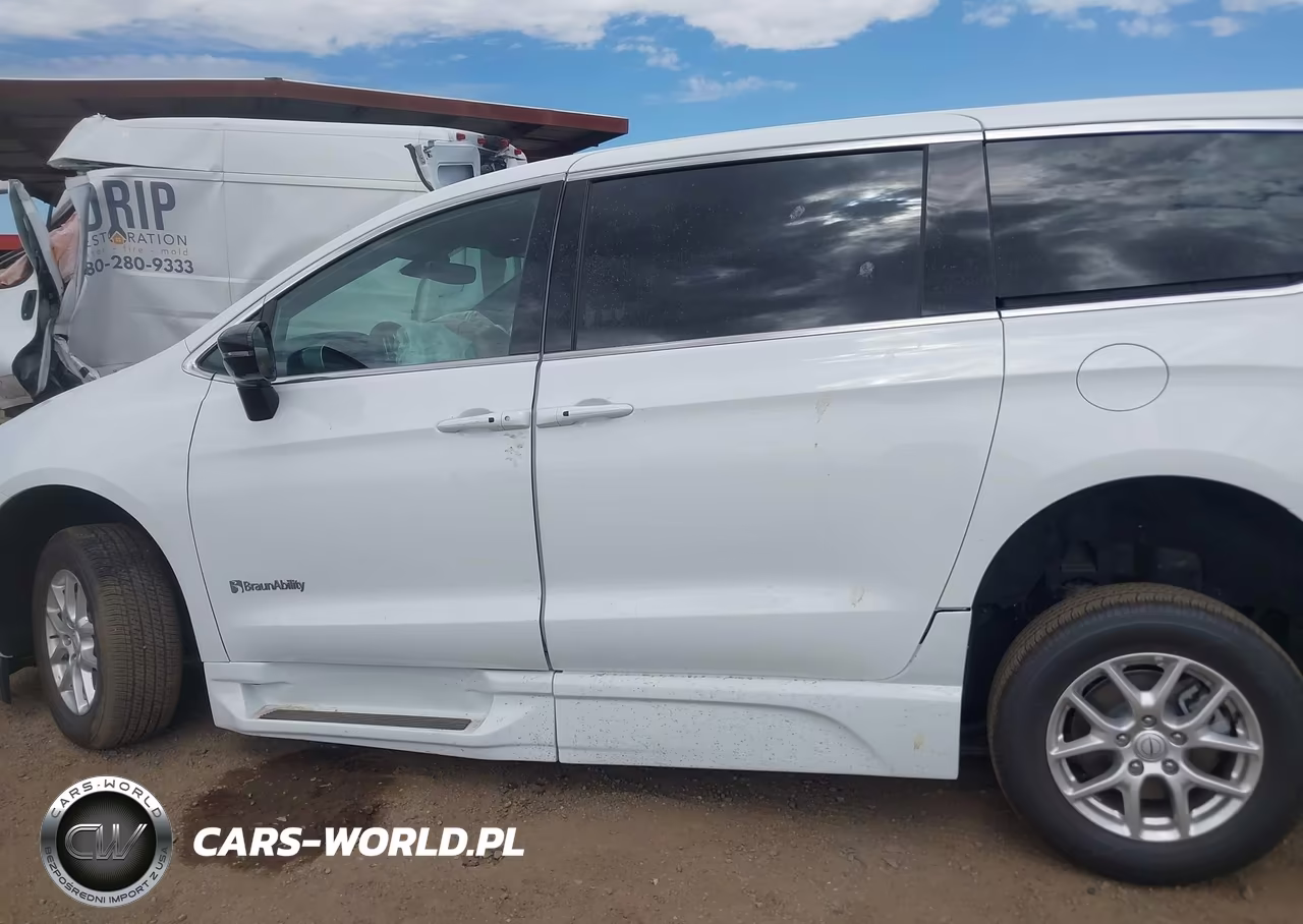 2025 Chrysler Pacifica Select VIN:2C4RC1BG0SR579742 - 13