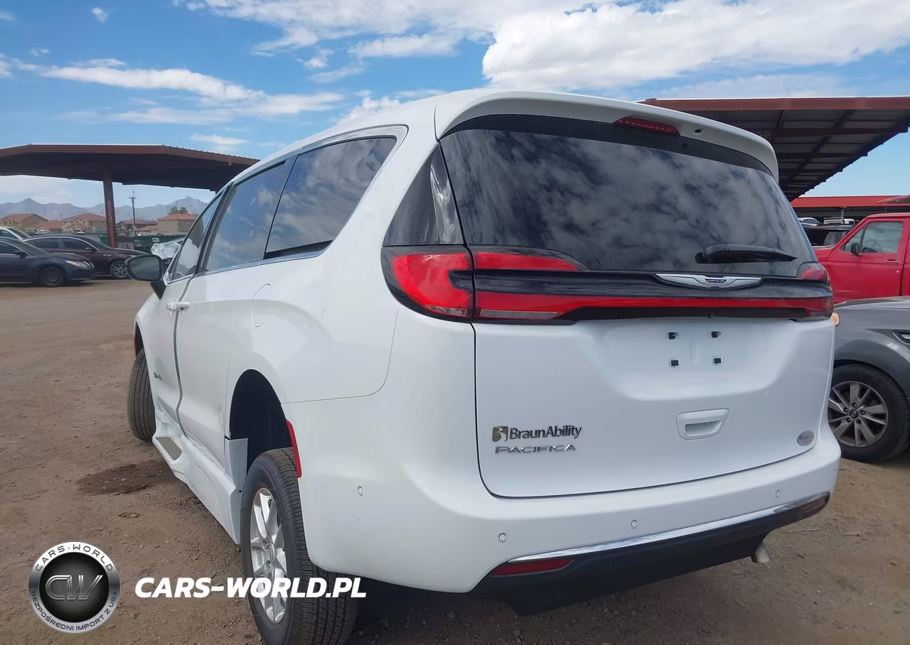 2025 Chrysler Pacifica Select VIN:2C4RC1BG0SR579742 - 3