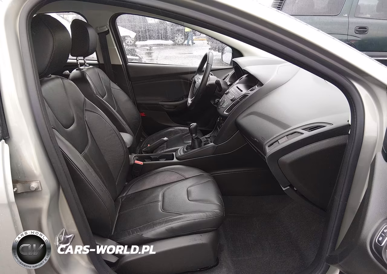 2016 Ford Focus Se VIN:1FADP3K26GL392235 - 5