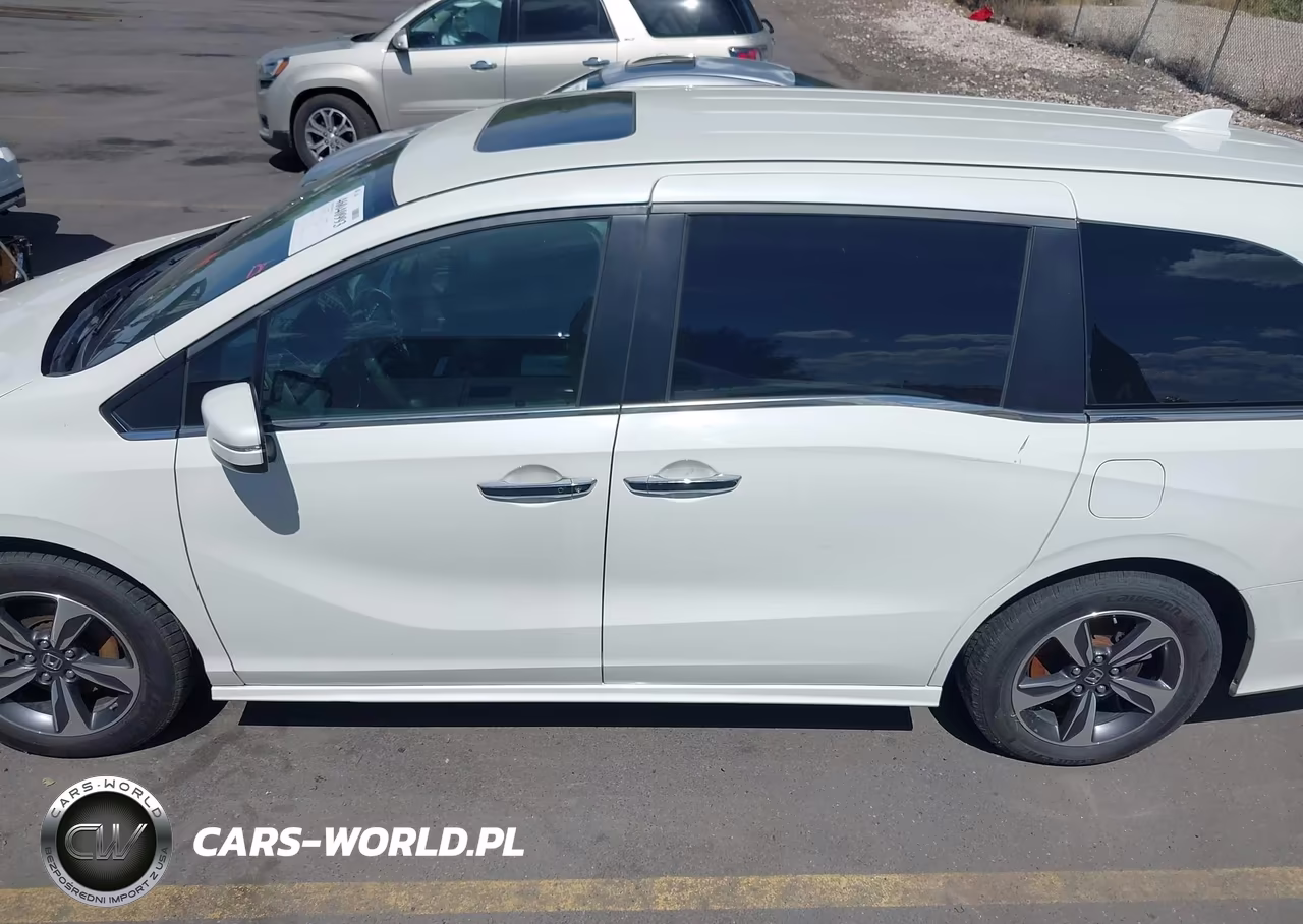 2018 Honda Odyssey Touring VIN:5FNRL6H88JB007048 - 14