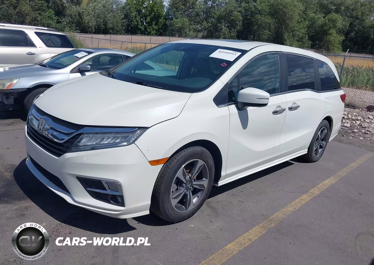 2018 Honda Odyssey Touring VIN:5FNRL6H88JB007048 - 2