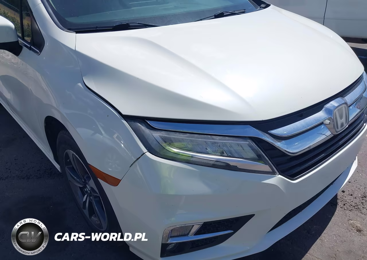 2018 Honda Odyssey Touring VIN:5FNRL6H88JB007048 - 6