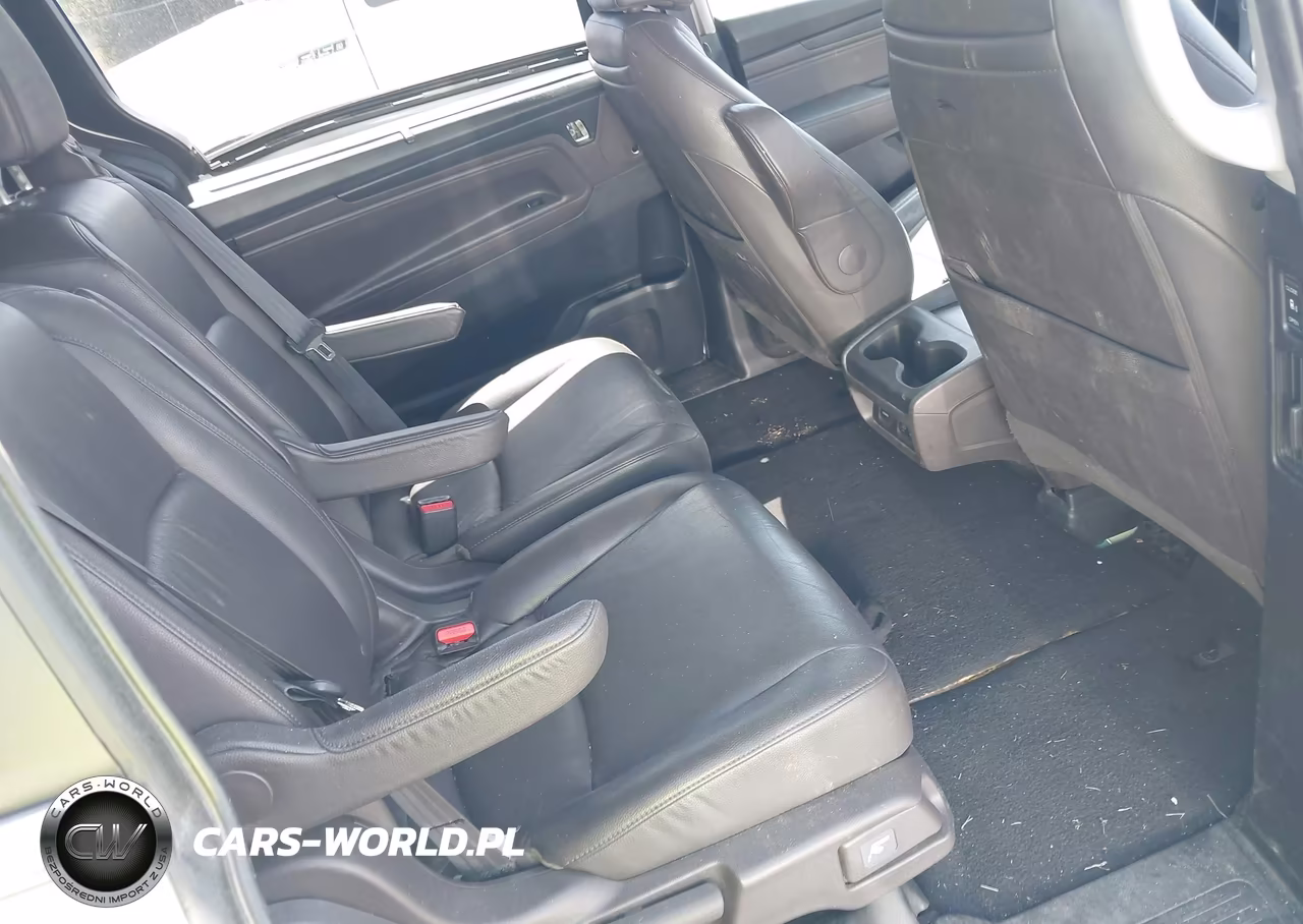 2018 Honda Odyssey Touring VIN:5FNRL6H88JB007048 - 8