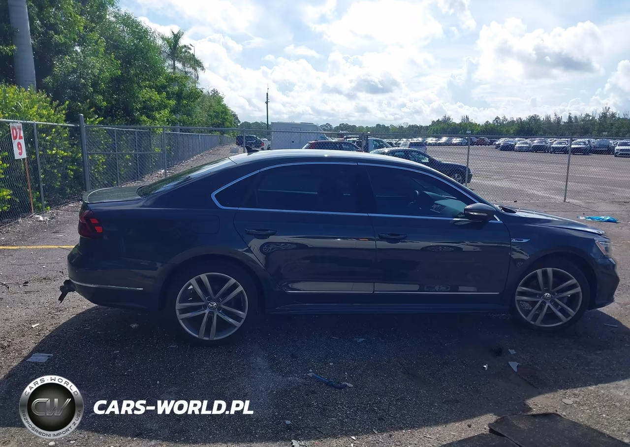 2017 Volkswagen Passat 1.8T R-Line VIN:1VWDT7A39HC041986 - 13