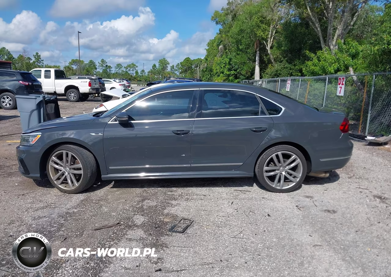 2017 Volkswagen Passat 1.8T R-Line VIN:1VWDT7A39HC041986 - 14