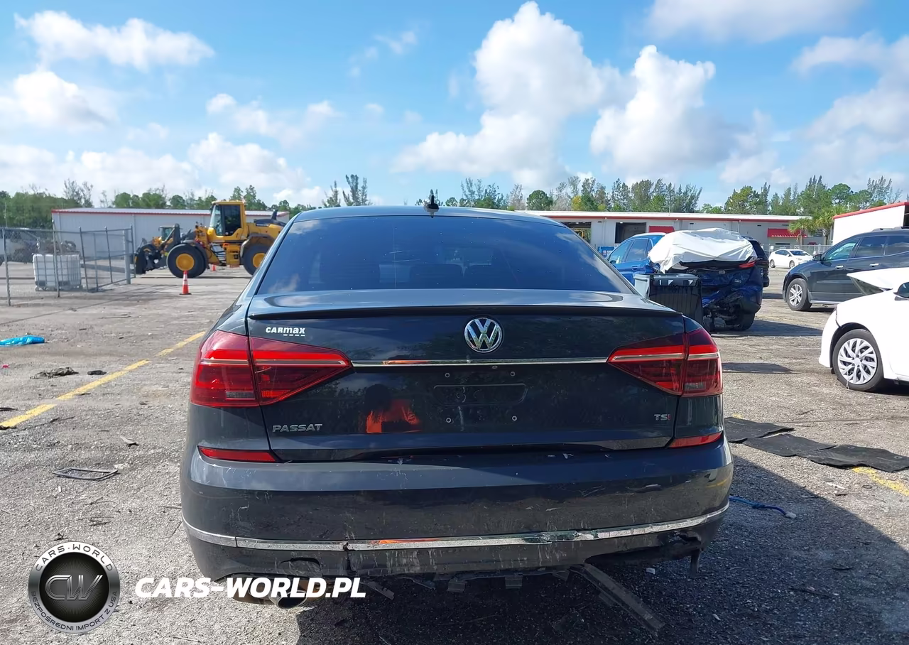 2017 Volkswagen Passat 1.8T R-Line VIN:1VWDT7A39HC041986 - 16
