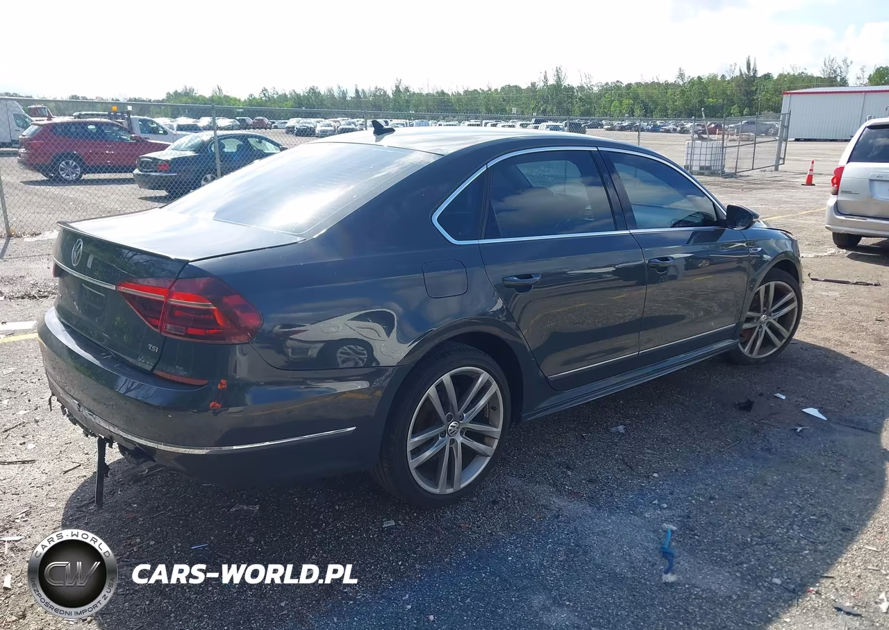 2017 Volkswagen Passat 1.8T R-Line VIN:1VWDT7A39HC041986 - 4