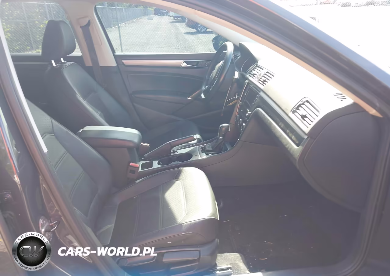 2017 Volkswagen Passat 1.8T R-Line VIN:1VWDT7A39HC041986 - 5