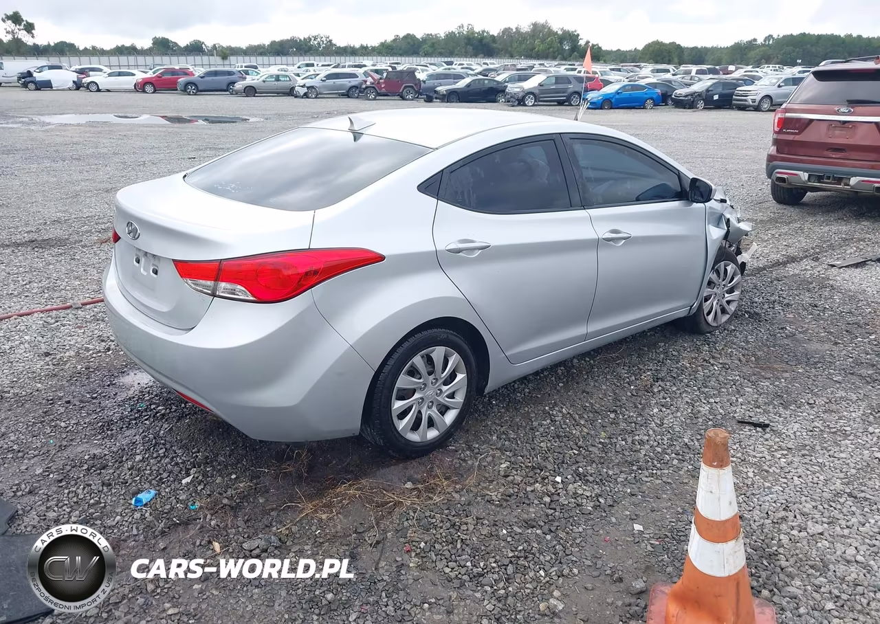 2013 Hyundai Elantra Gls VIN:5NPDH4AE3DH221533 - 4