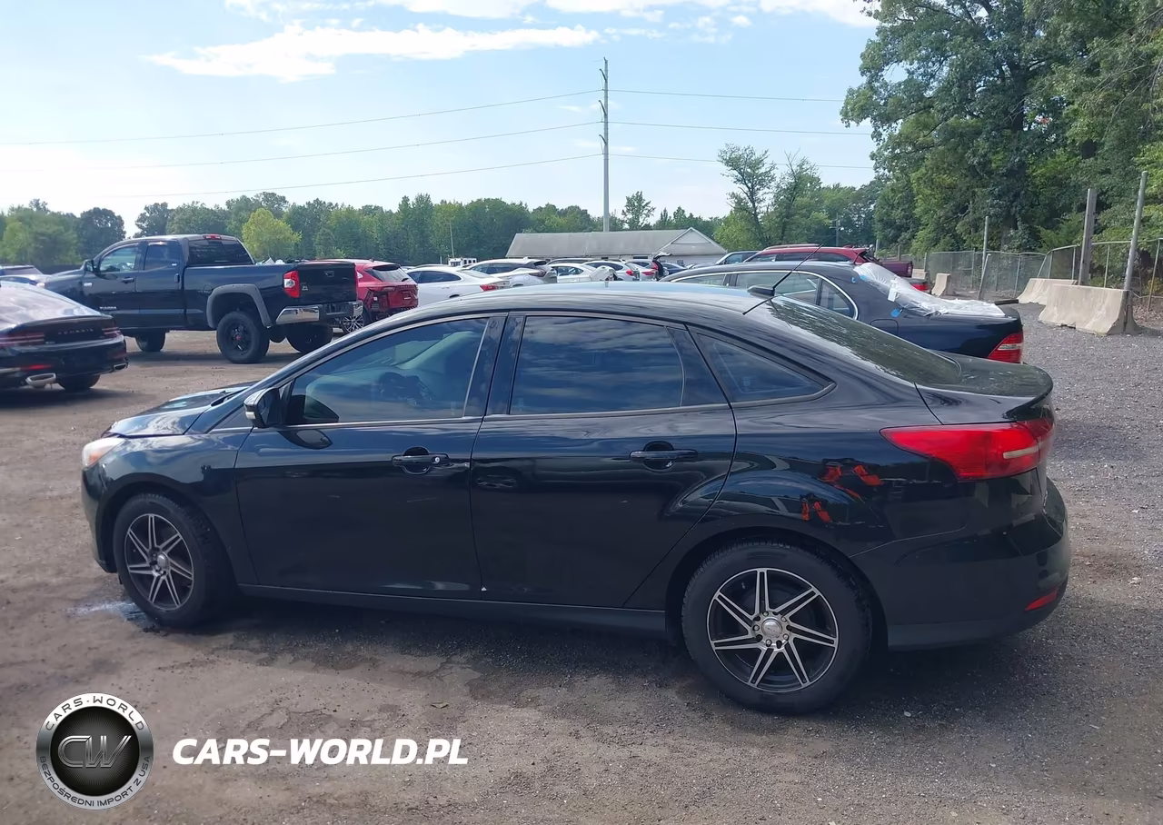 2017 Ford Focus Se VIN:1FADP3F27HL321993 - 15