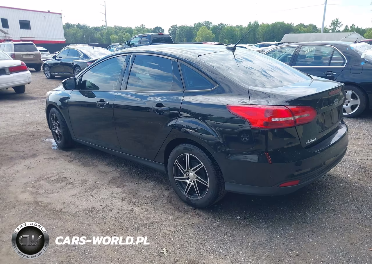 2017 Ford Focus Se VIN:1FADP3F27HL321993 - 3
