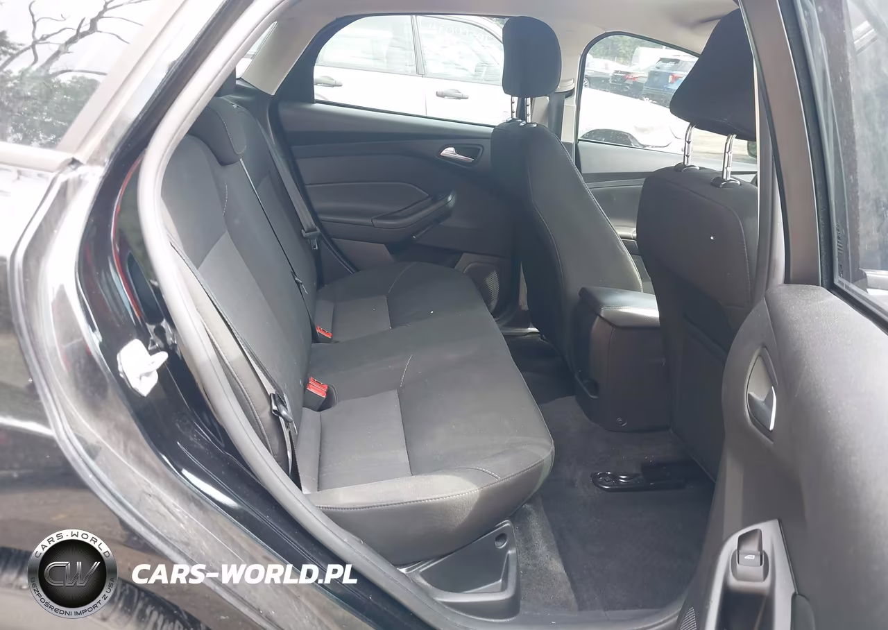 2017 Ford Focus Se VIN:1FADP3F27HL321993 - 8
