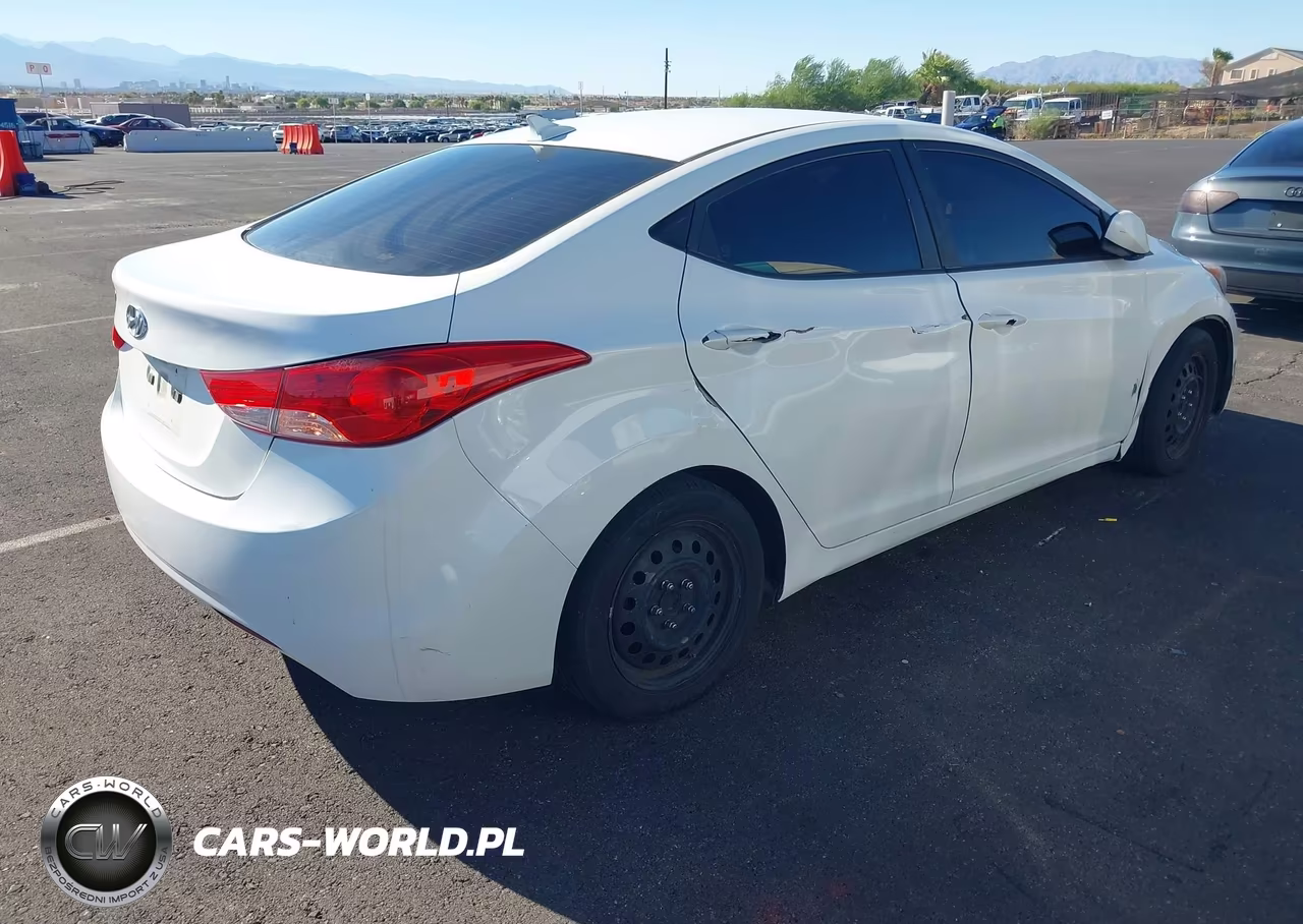 2012 Hyundai Elantra Gls VIN:5NPDH4AE4CH135730 - 4
