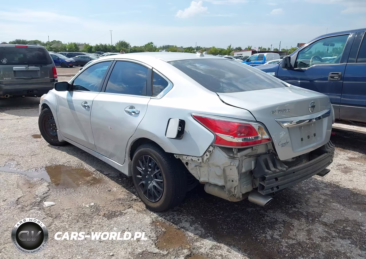 2015 Nissan Altima 2.5 S VIN:1N4AL3AP3FN880735 - 3