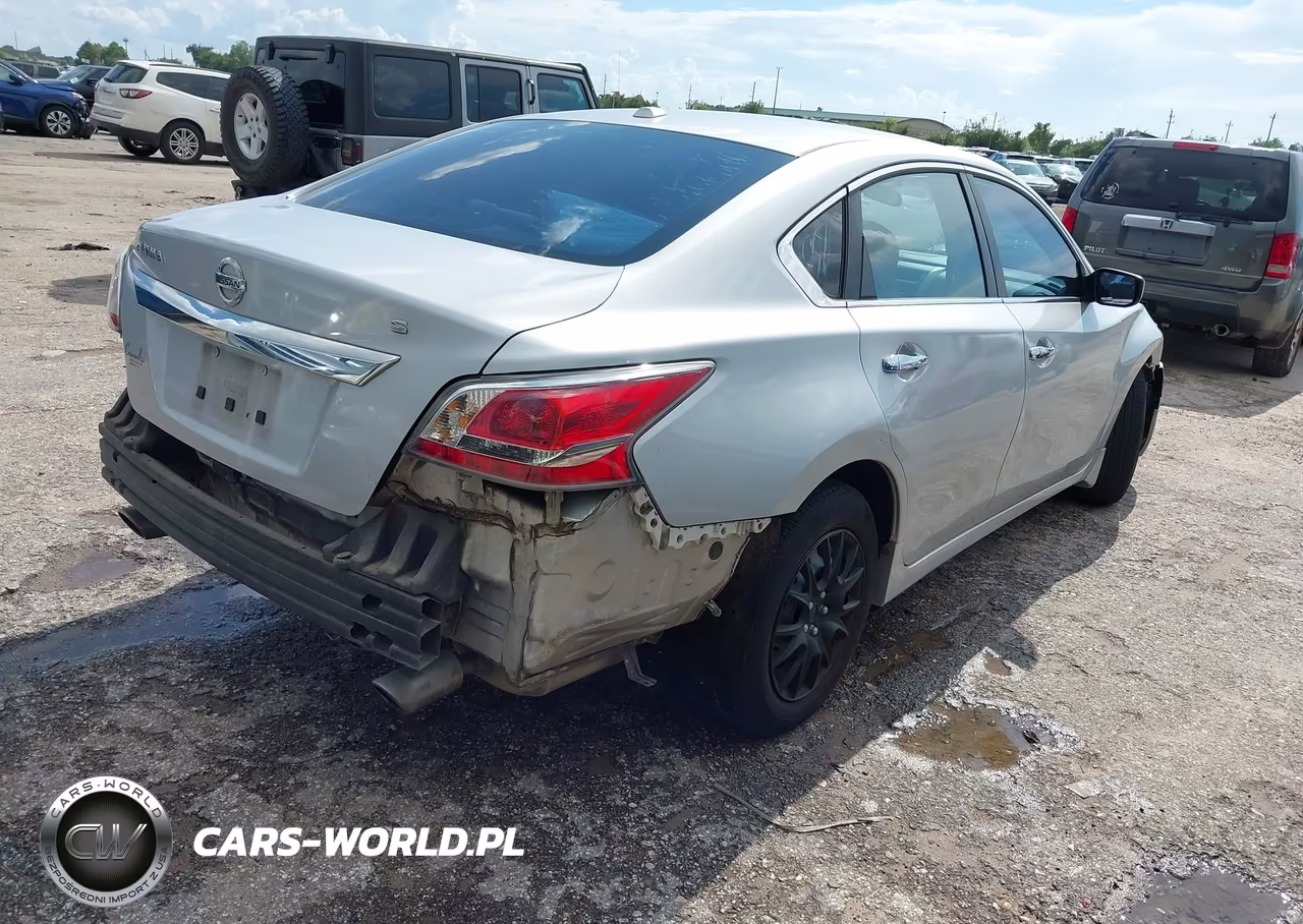 2015 Nissan Altima 2.5 S VIN:1N4AL3AP3FN880735 - 4