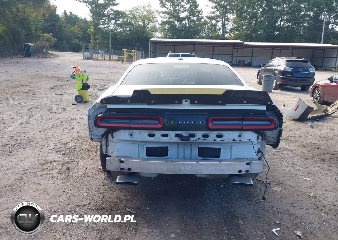 2015 Dodge Challenger R-T Plus VIN:2C3CDZBT4FH719189 - 17