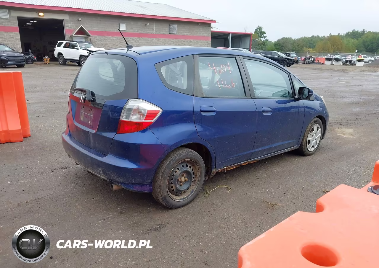 2013 Honda Fit VIN:JHMGE8H33DC061472 - 4