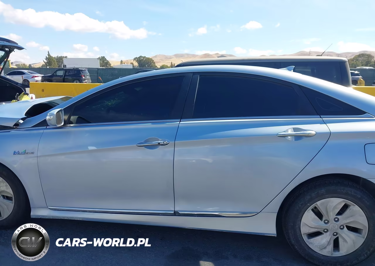 2015 Hyundai Sonata Hybrid VIN:KMHEC4A44FA135244 - 14