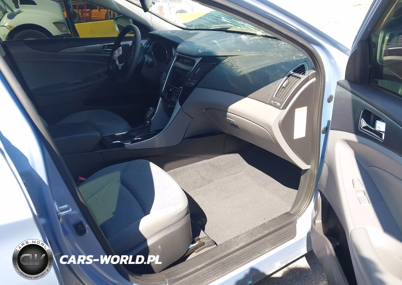2015 Hyundai Sonata Hybrid VIN:KMHEC4A44FA135244 - 5
