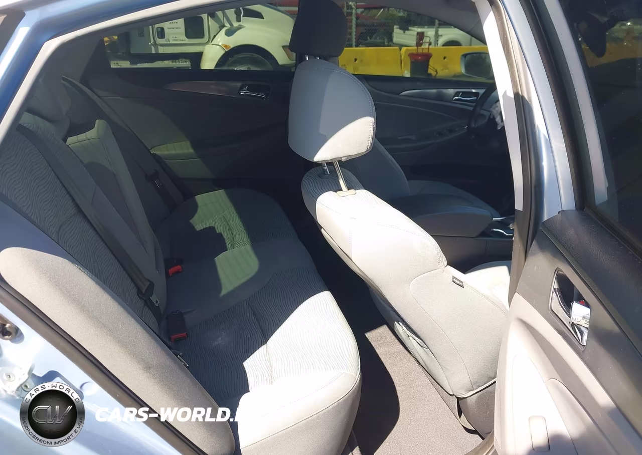 2015 Hyundai Sonata Hybrid VIN:KMHEC4A44FA135244 - 8