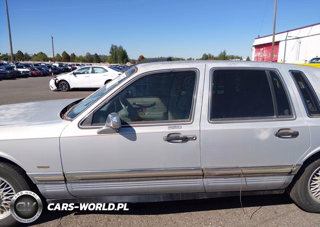 1990 Lincoln Town Car Cartier VIN:1LNLM83F9LY698500 - 13