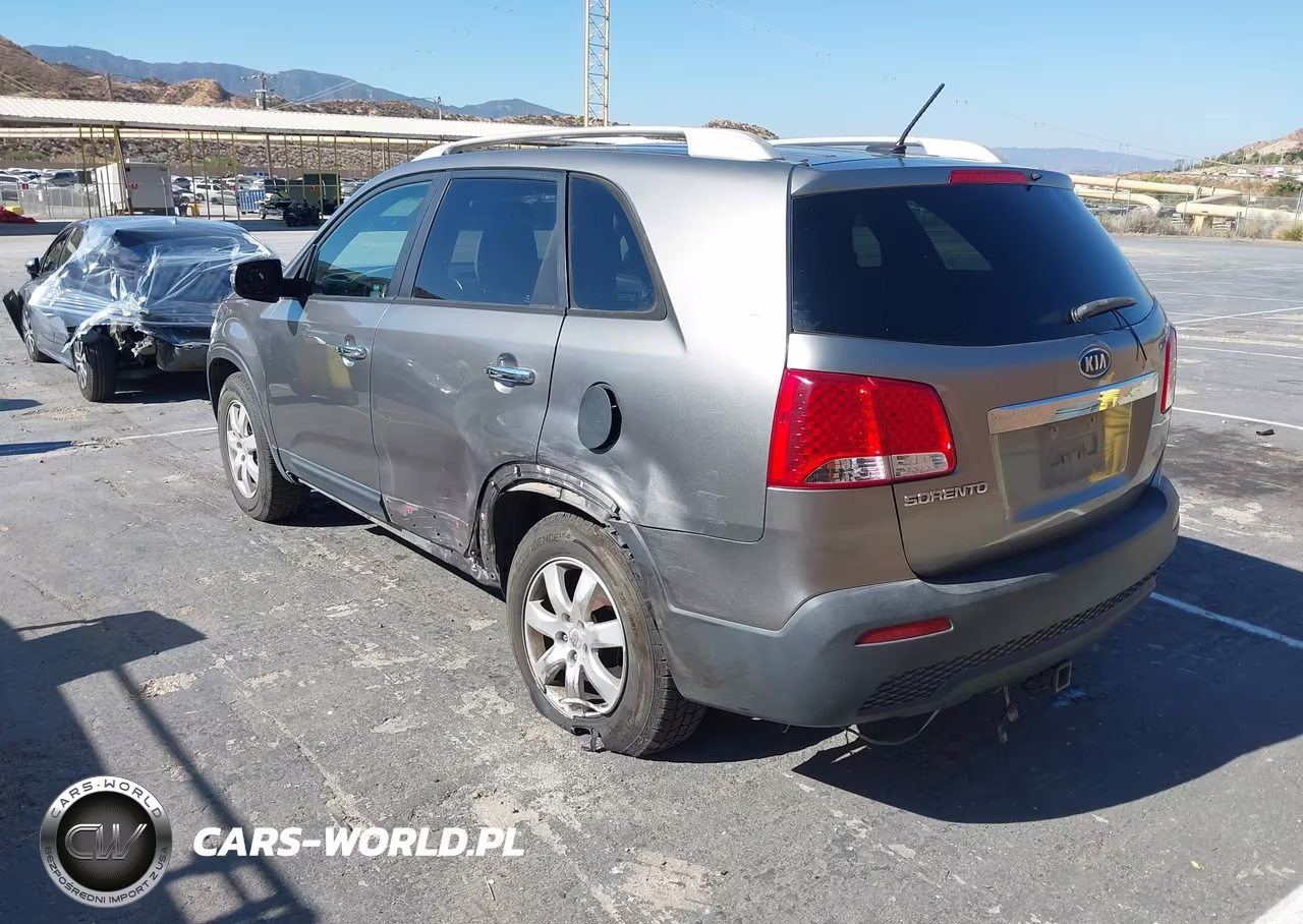2011 Kia Sorento Lx V6 VIN:5XYKT4A24BG152271 - 3