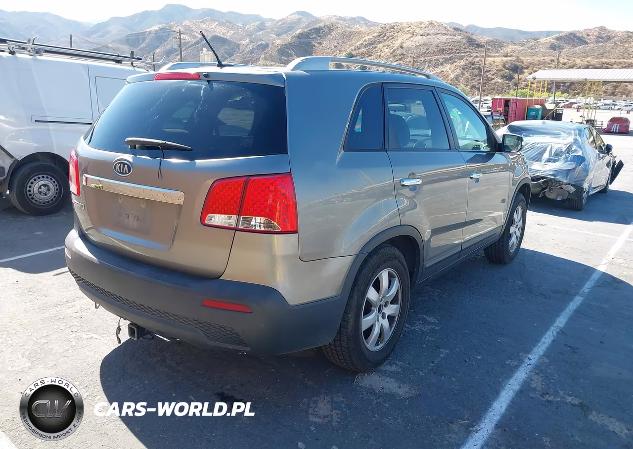 2011 Kia Sorento Lx V6 VIN:5XYKT4A24BG152271 - 4