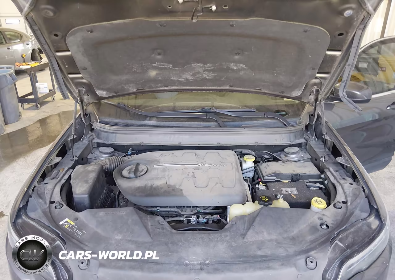 2019 Jeep Cherokee Latitude Plus 4X4 VIN:1C4PJMLX9KD172647 - 10