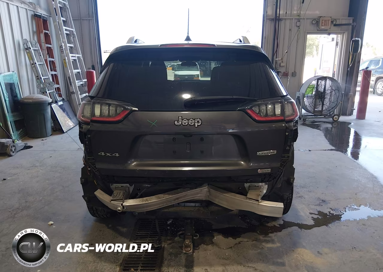 2019 Jeep Cherokee Latitude Plus 4X4 VIN:1C4PJMLX9KD172647 - 17