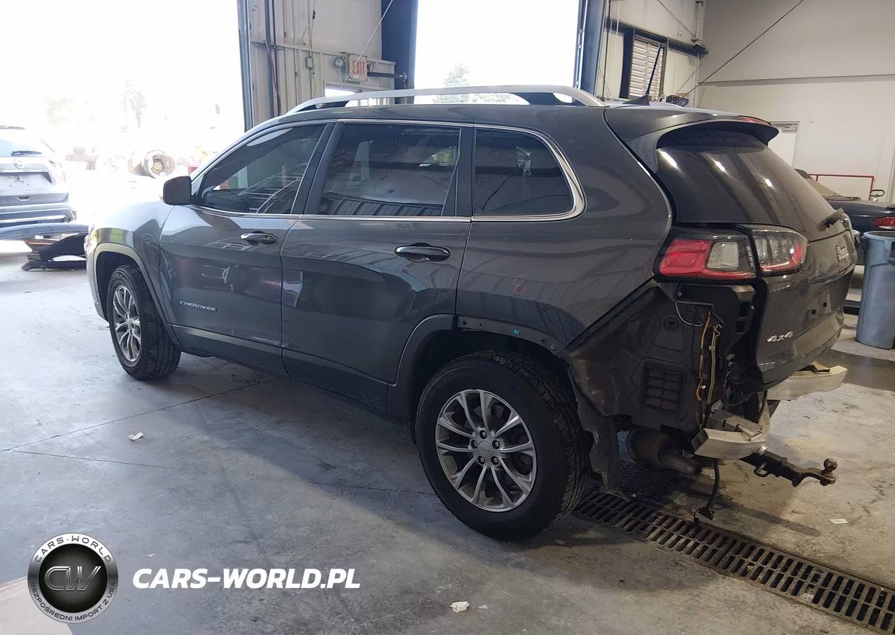 2019 Jeep Cherokee Latitude Plus 4X4 VIN:1C4PJMLX9KD172647 - 3
