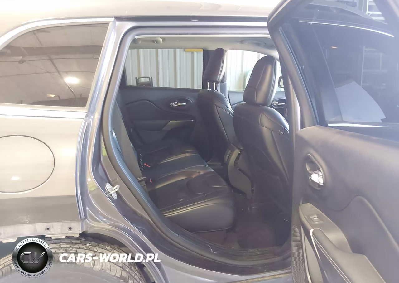 2019 Jeep Cherokee Latitude Plus 4X4 VIN:1C4PJMLX9KD172647 - 8