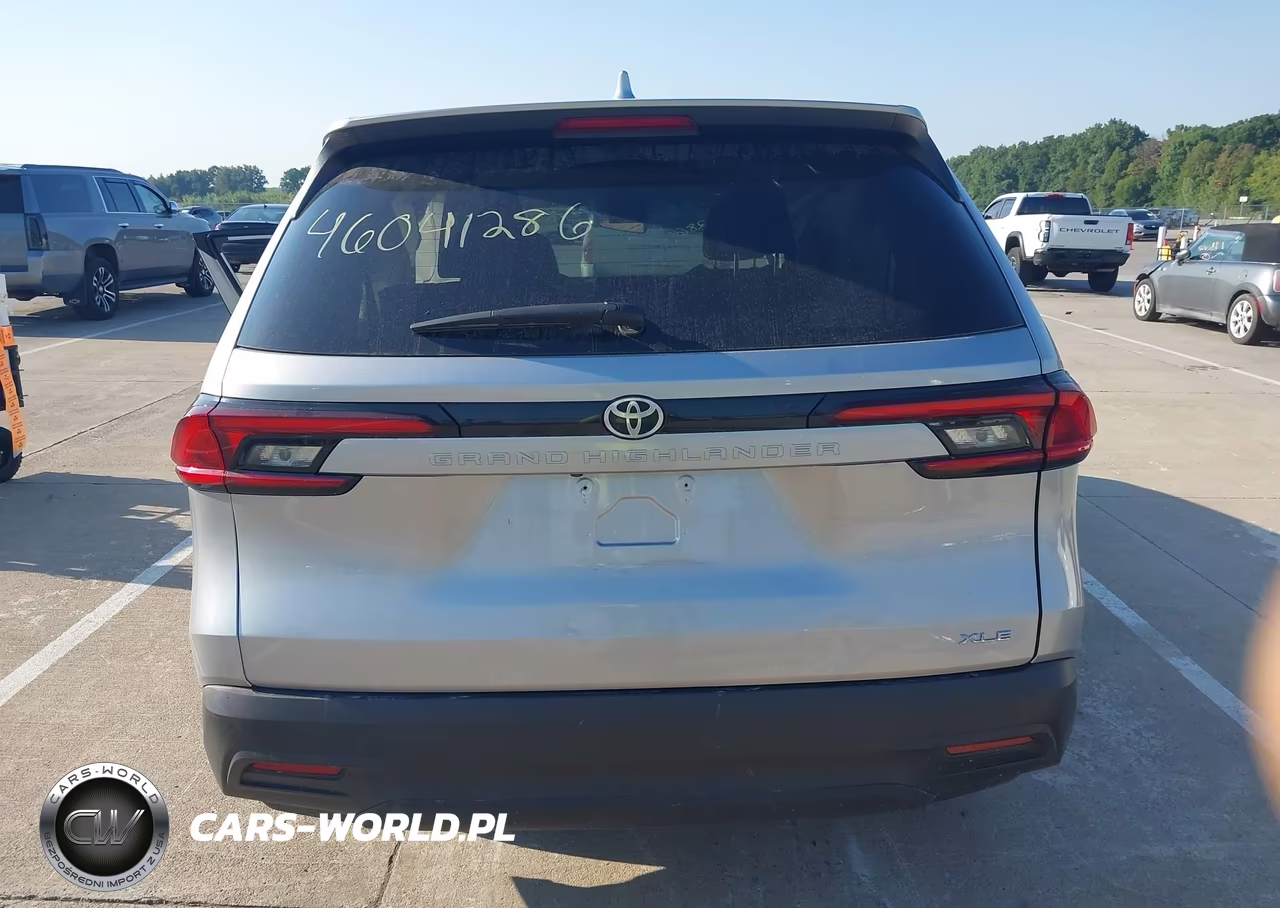 2025 Toyota Grand Highlander Xle VIN:5TDAAAA5XSS022928 - 16