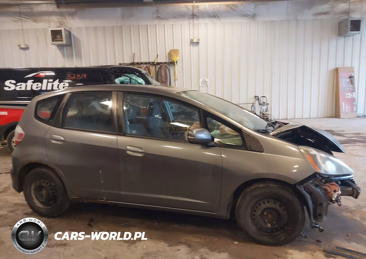 2013 Honda Fit VIN:JHMGE8H33DC080037 - 13