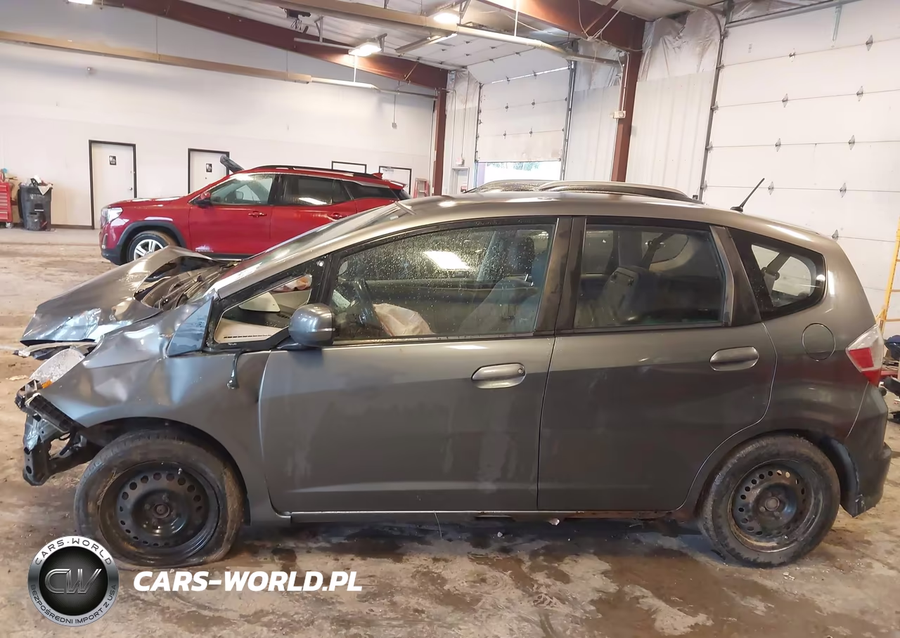 2013 Honda Fit VIN:JHMGE8H33DC080037 - 14