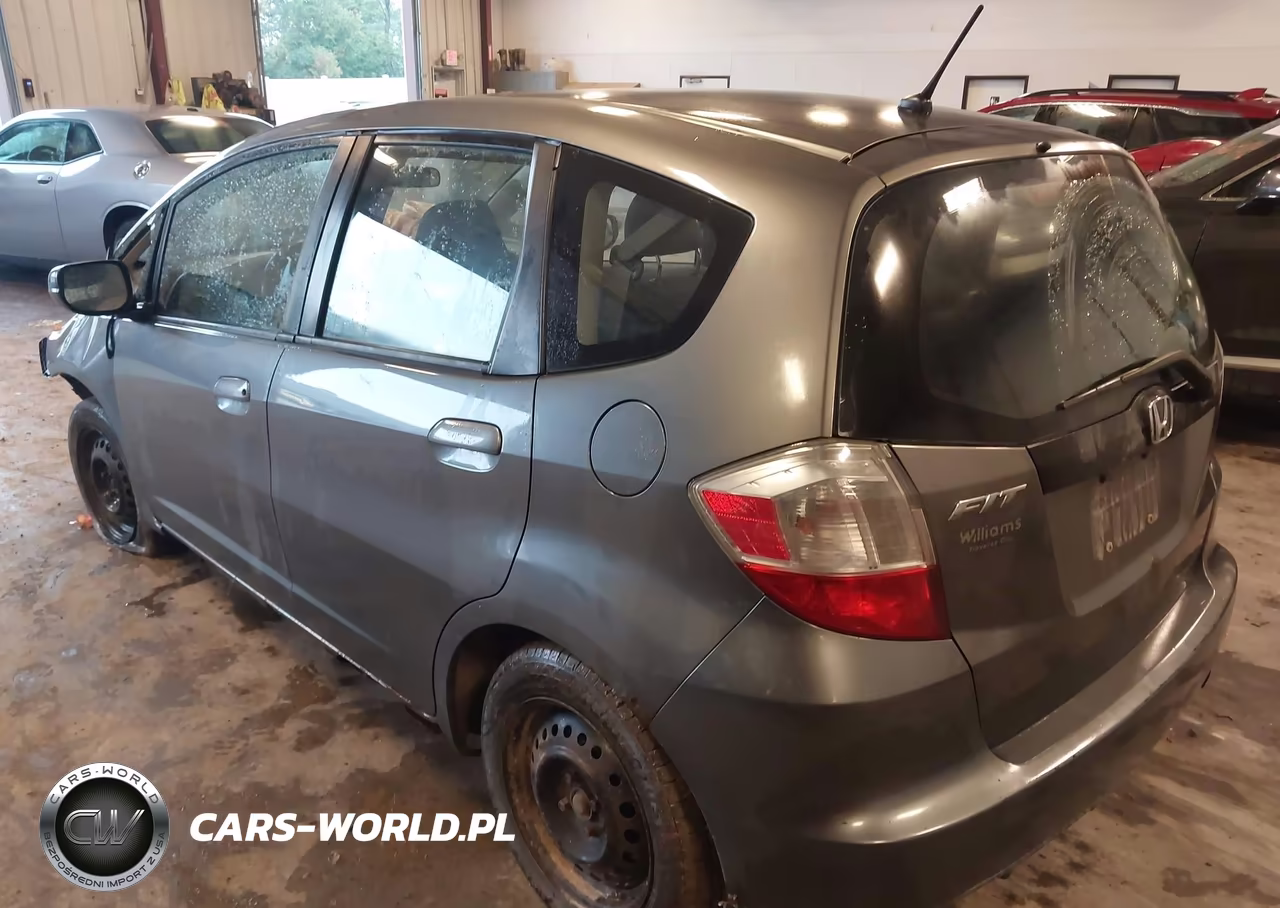 2013 Honda Fit VIN:JHMGE8H33DC080037 - 3