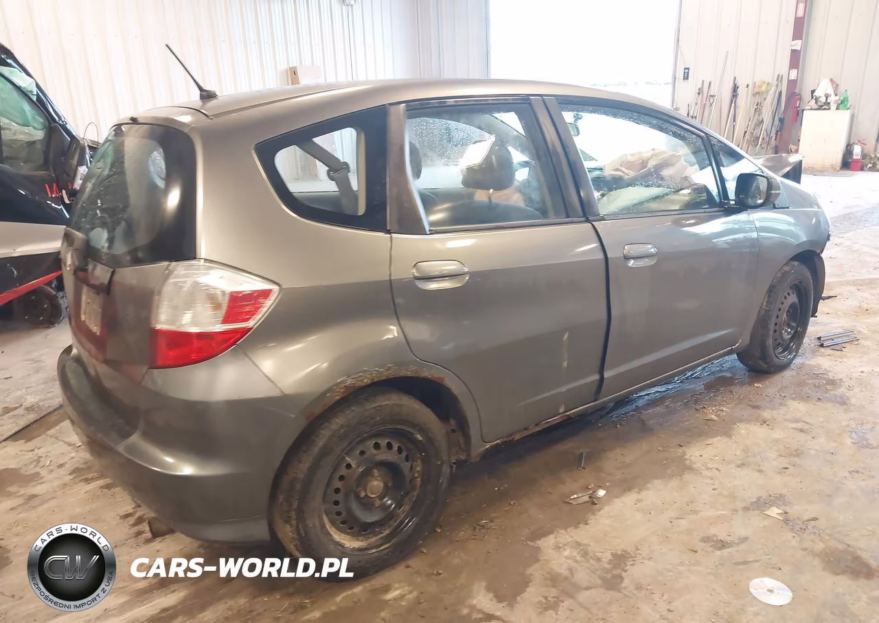 2013 Honda Fit VIN:JHMGE8H33DC080037 - 4