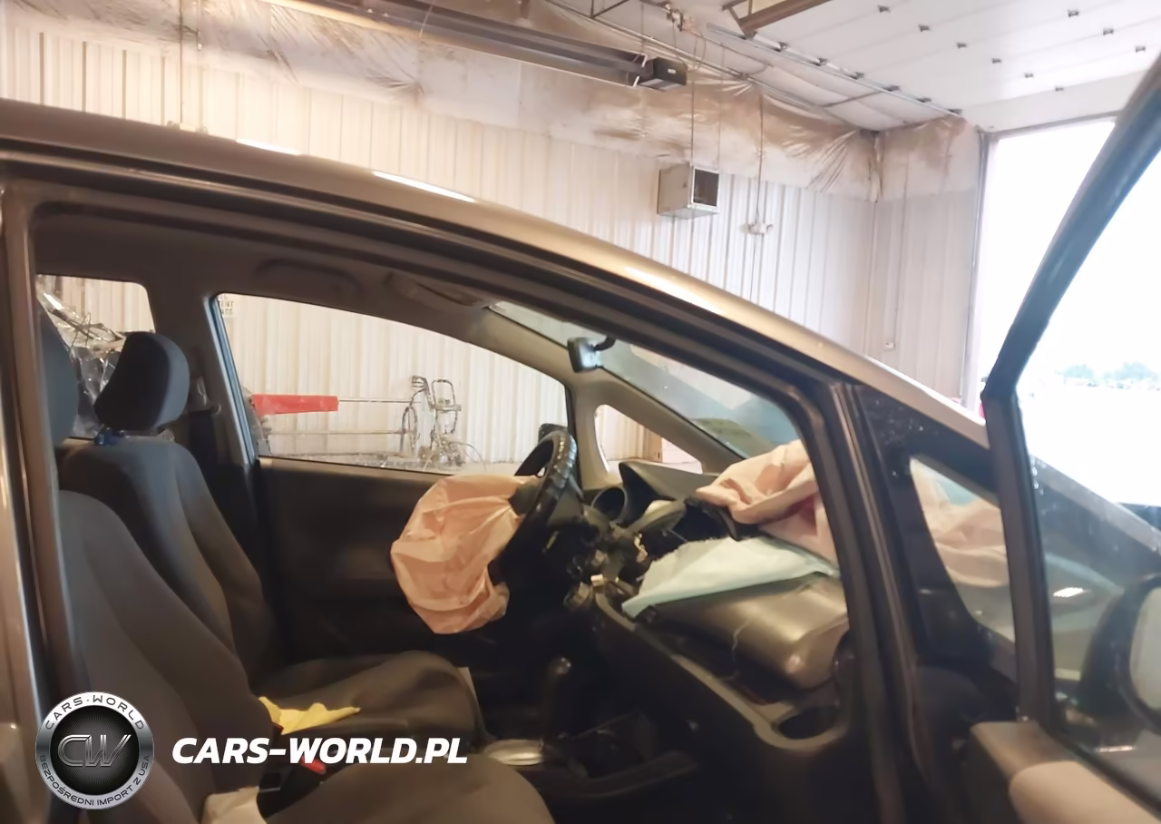 2013 Honda Fit VIN:JHMGE8H33DC080037 - 5