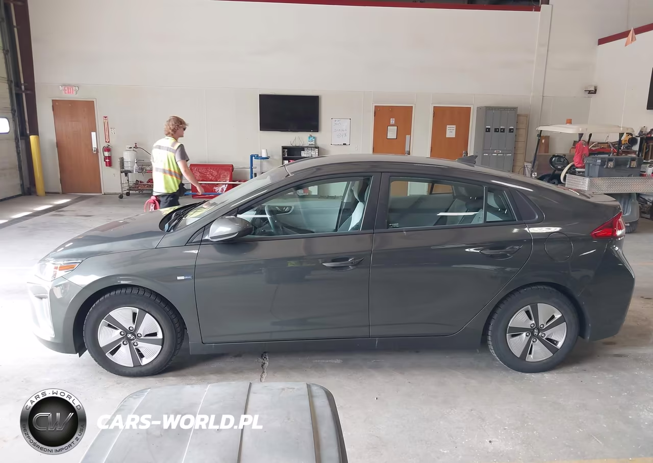 2020 Hyundai Ioniq Hybrid Blue VIN:KMHC65LC3LU220479 - 18
