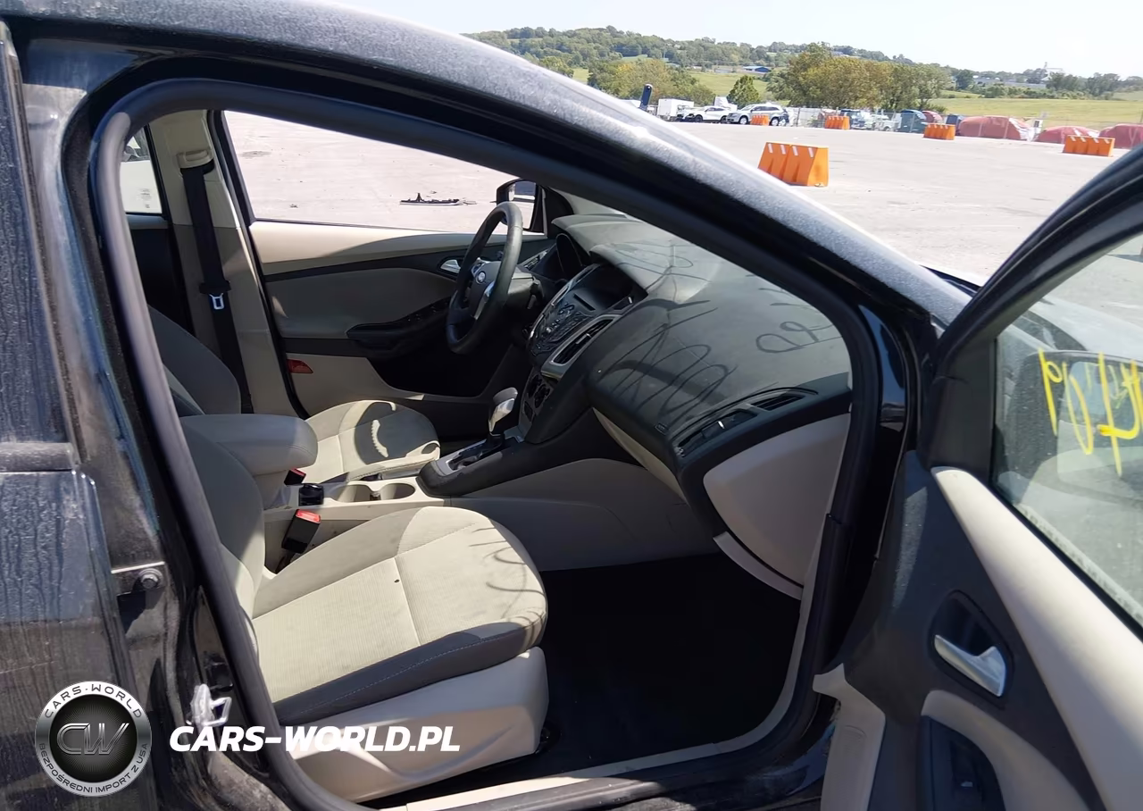 2014 Ford Focus Se VIN:1FADP3F27EL460761 - 5