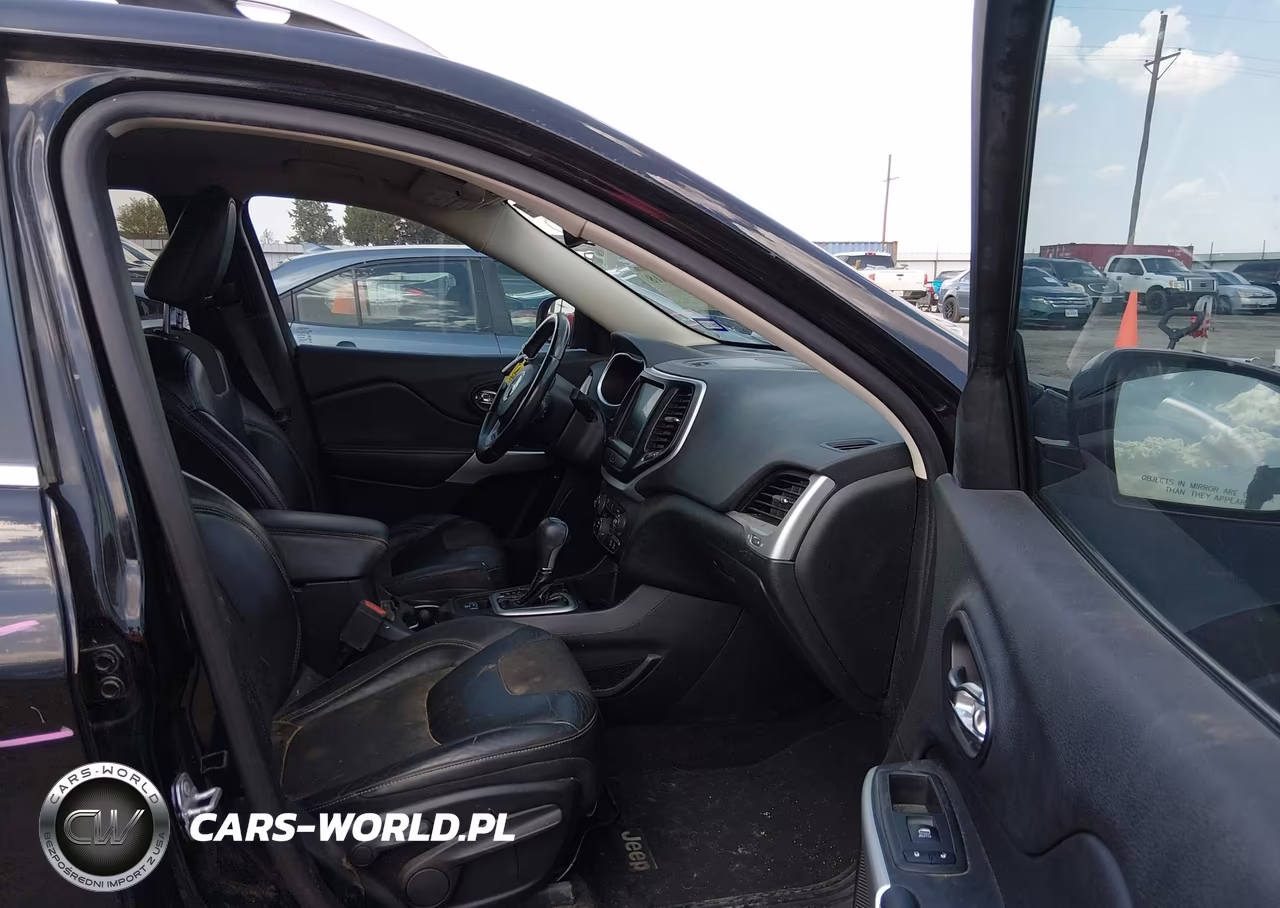 2018 Jeep Cherokee Latitude Plus Fwd VIN:1C4PJLLB4JD560933 - 5