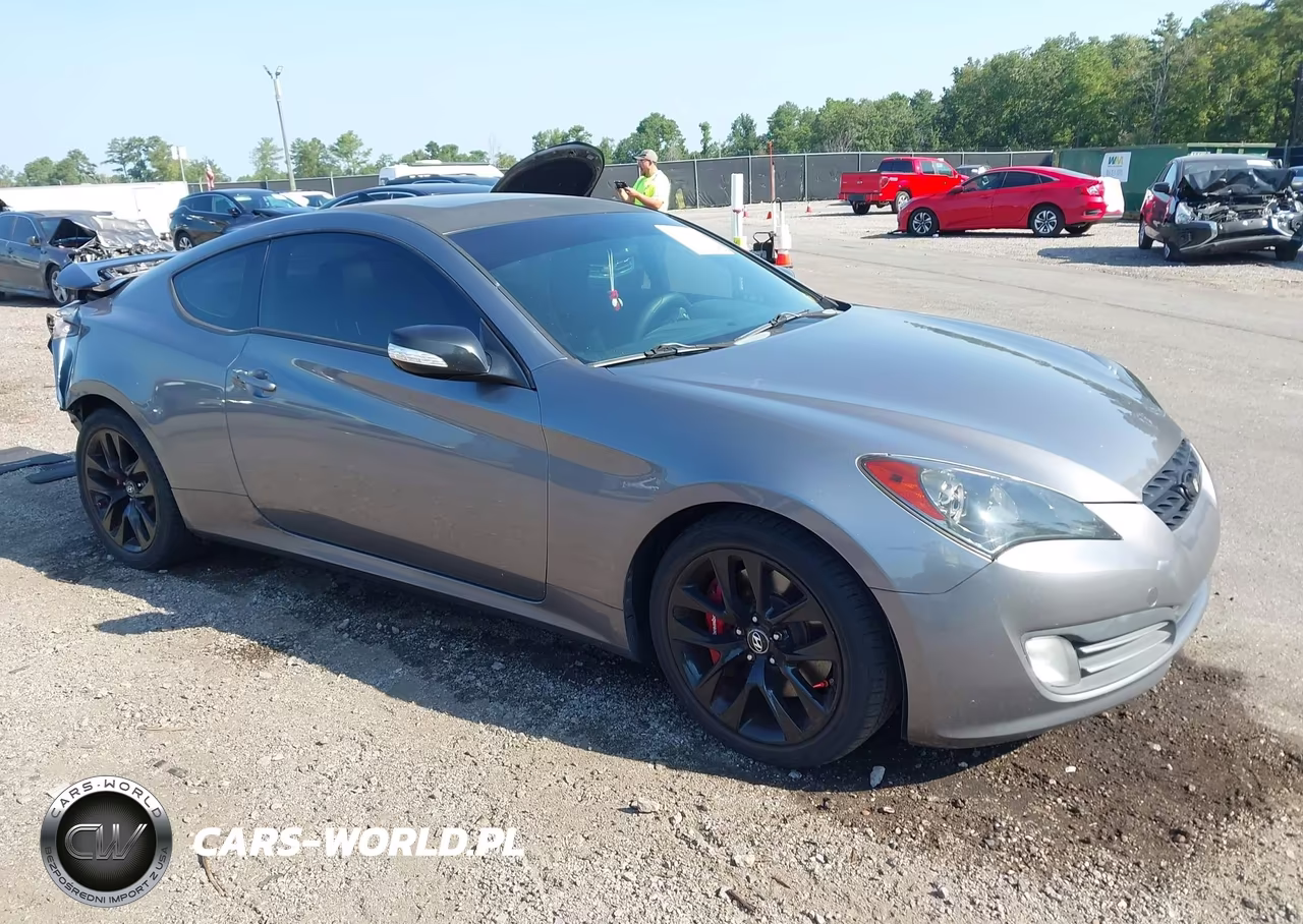 2010 Hyundai Genesis 3.8 Track – zdjęcie 1 z 16