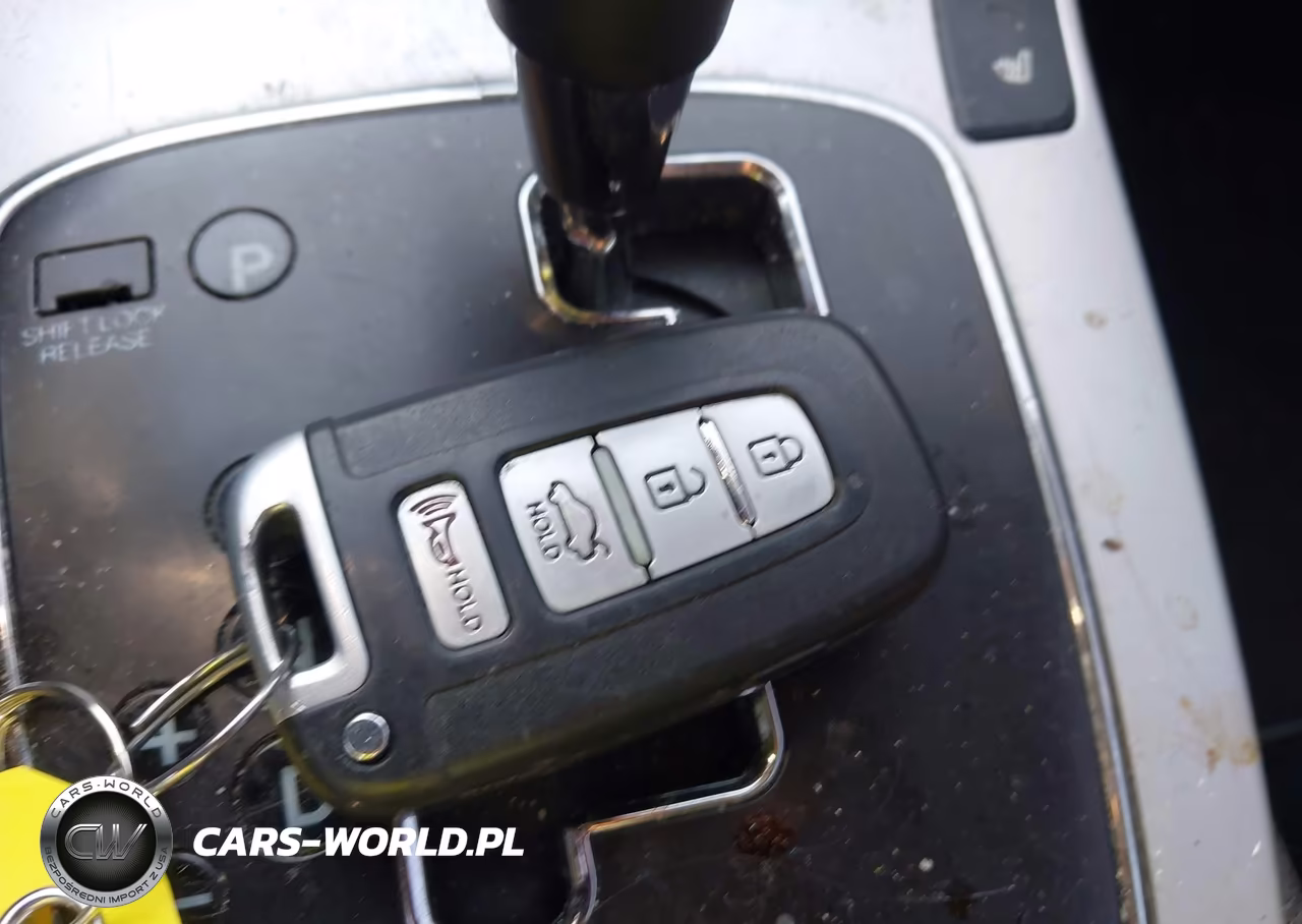 2010 Hyundai Genesis 3.8 Track VIN:KMHHU6KH6AU021325 - 11