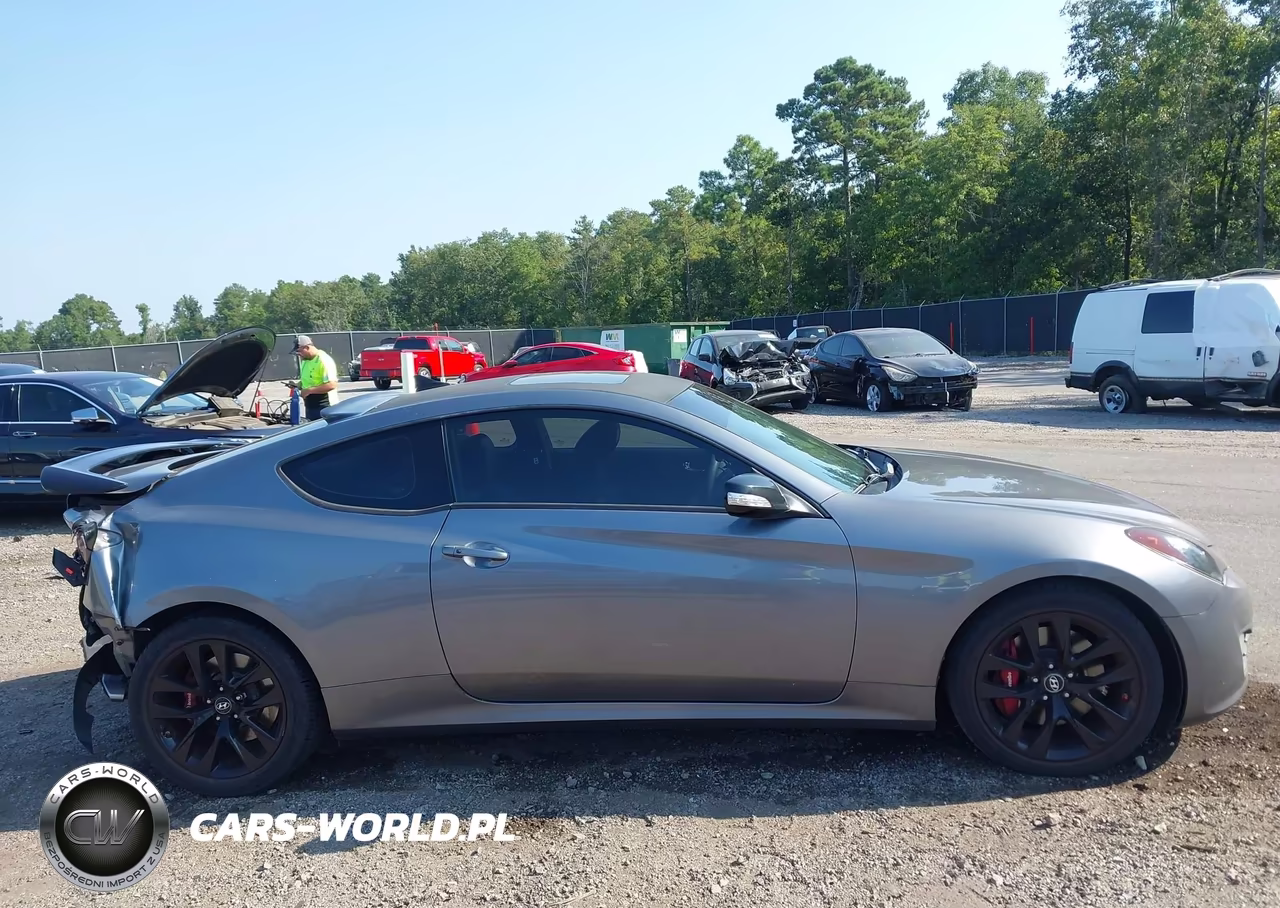 2010 Hyundai Genesis 3.8 Track VIN:KMHHU6KH6AU021325 - 13