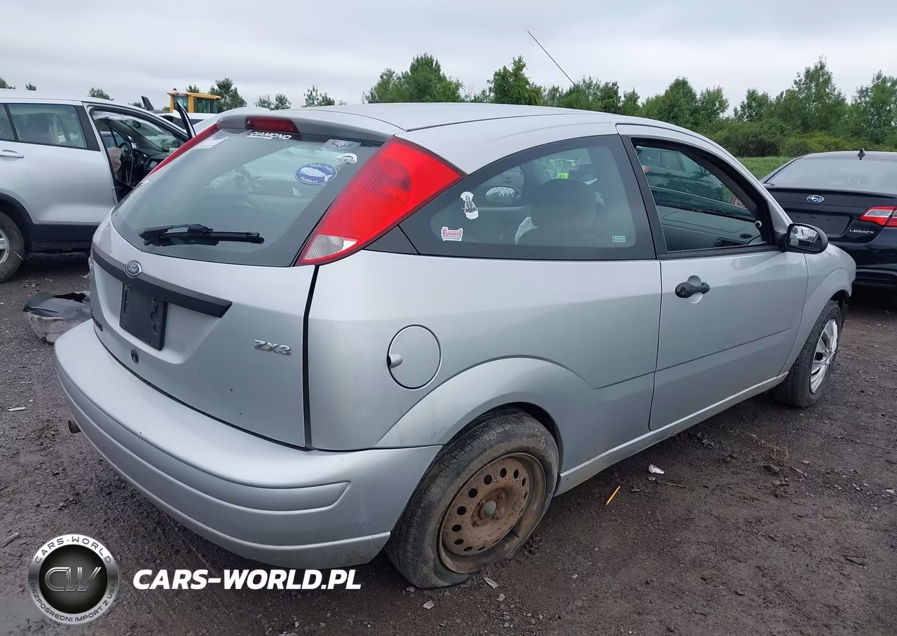 2005 Ford Focus Zx3 VIN:3FAFP31N05R106897 - 4