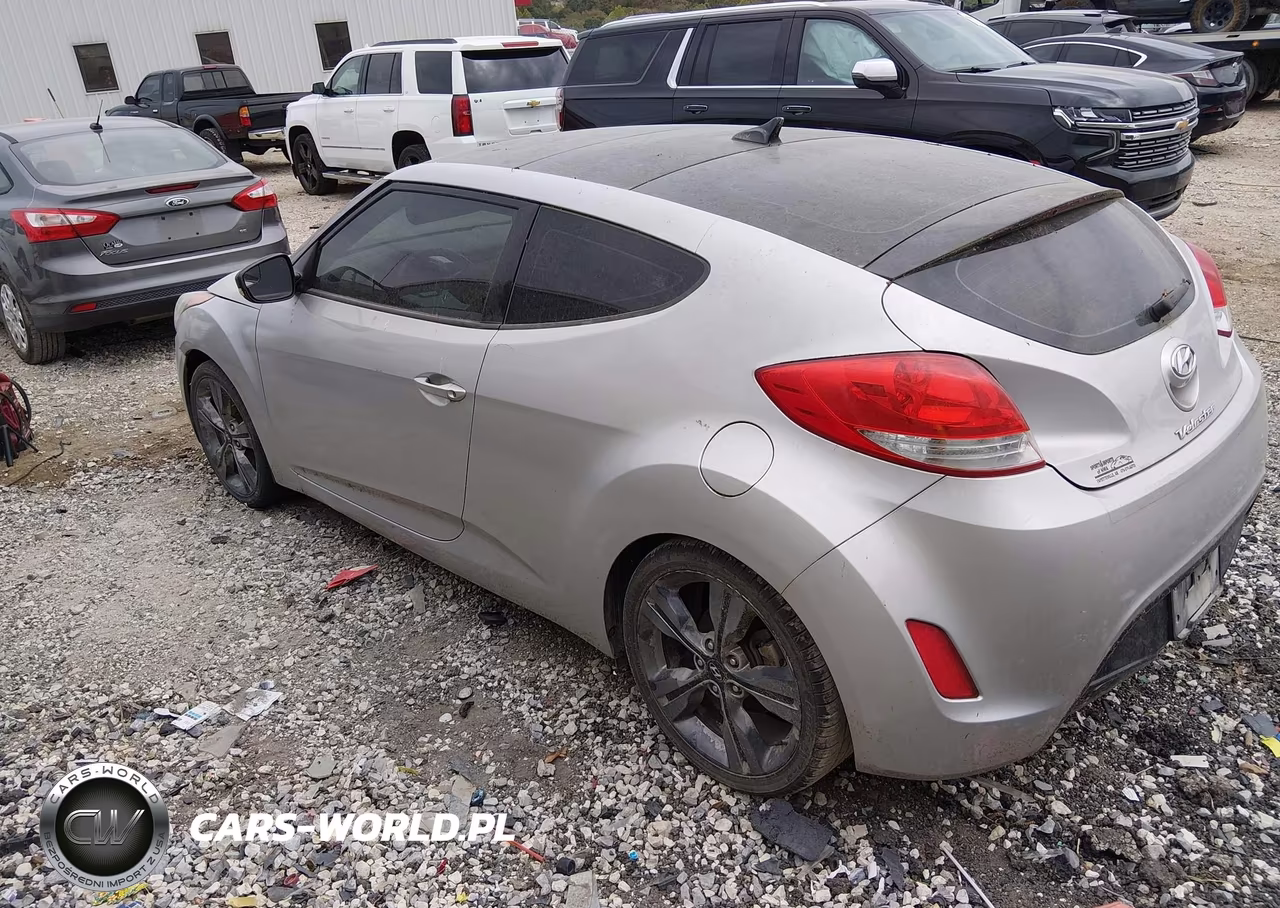 2016 Hyundai Veloster VIN:KMHTC6AD4GU270646 - 3